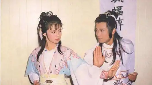 她是最美俏黄蓉,只因为记者追问了这件事,当晚便自杀死于家中