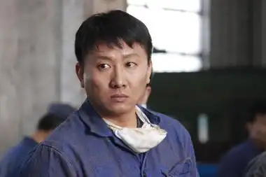 房子斌领衔兄弟车行深入修车厂房险受伤
