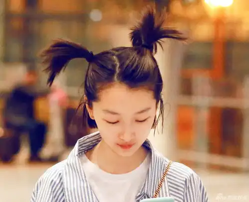 组图周冬雨放飞自我素颜加朝天辫鬼马精灵
