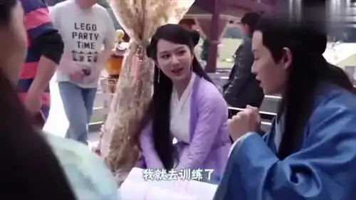 天乩之白蛇传说花絮,杨紫任嘉伦何杜娟三人片场闲聊欢乐多

