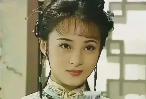 年轻时蒋勤勤的照片,那时轻柔似水秀美灵动,如同画中人一样