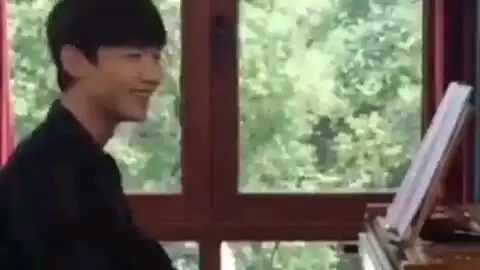 张若昀白敬亭弹钢琴太牛了
