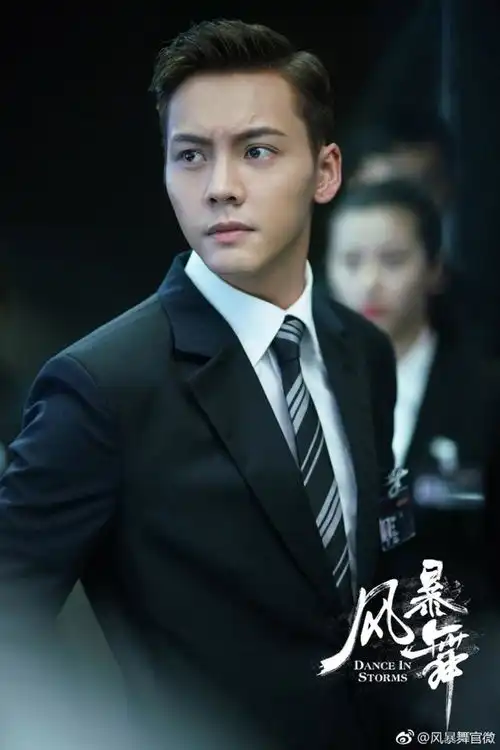 风暴舞首曝陈伟霆娜扎剧照,网友配一脸
