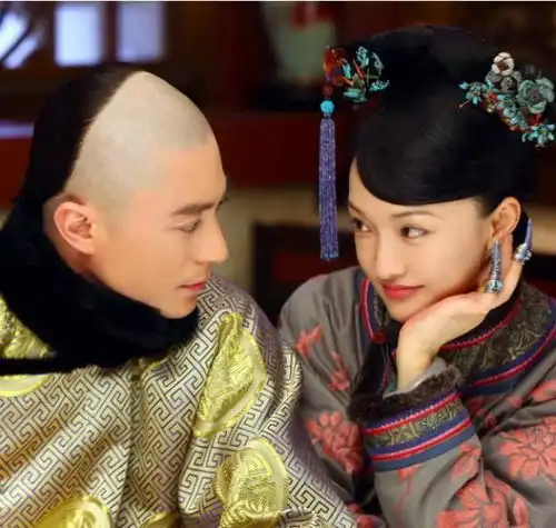 如懿传开播前周迅张钧甯剧照泄露,网友和甄嬛传天差地别