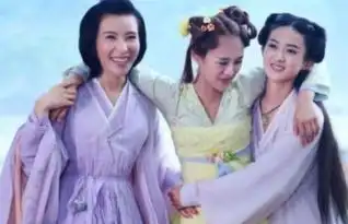 还记得当年花千骨里的那一条叫糖宝的虫吗她现在是这样
