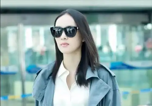 毛晓彤开心晒合照,朱一龙笑得很呆萌,35岁童瑶美艳依旧