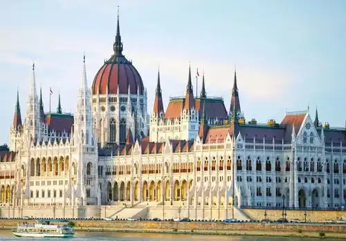 原来布拉格最多的不是广场,而是红灯区