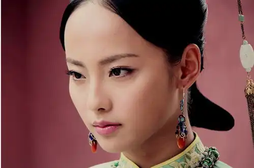 张嘉倪宫锁珠帘饰玉漱

