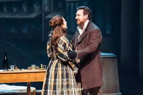 海量剧照上线爱情使他们走到一起,贫穷让他们在严冬告别