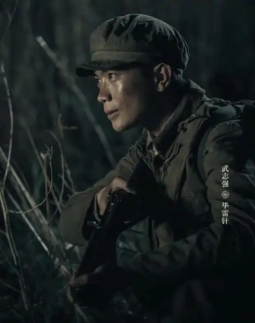 侦察英雄男主罗晋不是最惊艳,38岁男二号亮瞎了你的眼
