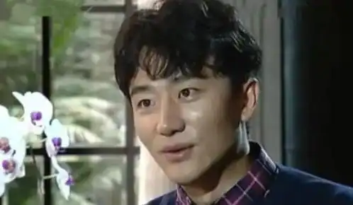 两次高考落榜,演戏被换角删光戏份,走红后被曝外遇蒋雯丽
