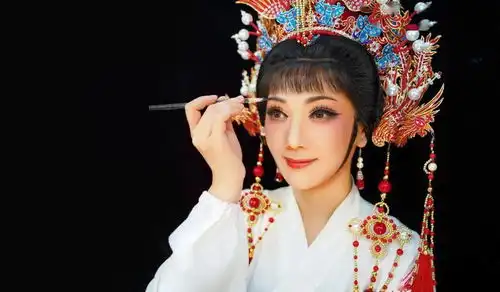 浙江越剧团专访越剧吕派传人马誉嘉,传承版花中君子,感恩,遇见艺术