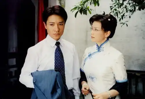 李宗翰安家后又演渣男,猎艳现场好狼狈,脸僵原因找到了
