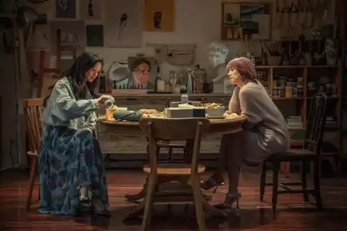 巴黎的小时代,一部精神爽剧
