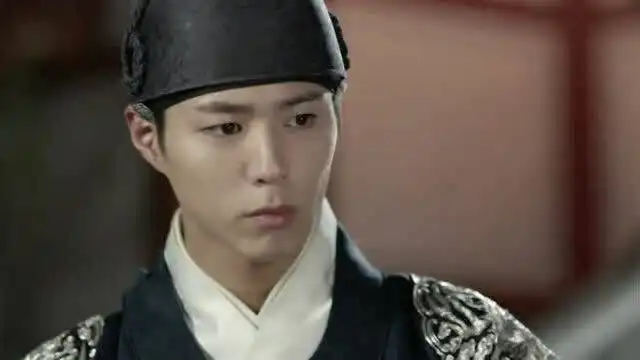 从小女扮男装混进宫,宴会上女装跳舞惊艳全场