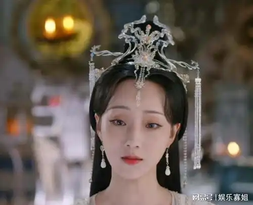 沉香如屑破灯什么时候下线,服饰首饰比女主杨紫都华丽
