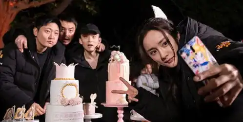 新戏杀青杨幂返港看望小糯米,孤身一人低调出行,粉丝叫委屈