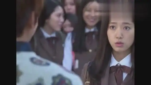 继承者们幕后花絮你长的好看,多拍几次没关系的
