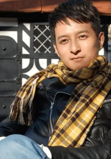 快本元老却多年不红,绯闻甚嚣尘上不回应,李维嘉有多神秘
