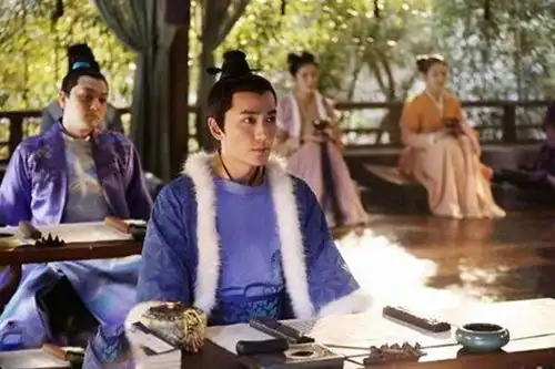 知否朱一龙宠溺小妾,小妾却被正妻打死,只因她长相酷似明兰
