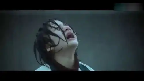 我是春虫虫哈哈哈悲伤逆流成河片段易遥跳河,校园暴力画面戳人心你们今天
