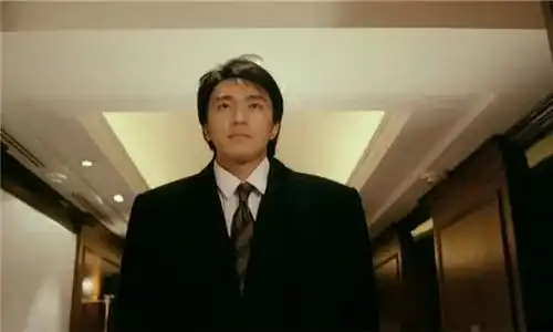 满头白发的周星驰老了,但他的作品却是我们一生所爱
