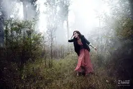 范冰冰二次曝光寒冬穿薄裙投入演绎迷惘
