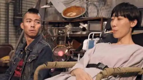 她被评论长了张驴脸,28岁才走红,却把风情演到极致