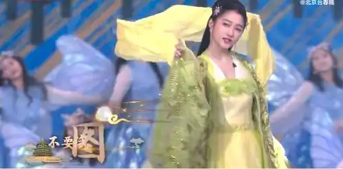 北京春晚关晓彤刘涛造型庸俗,鞠婧祎靠半永久装取胜,热巴依旧甜美