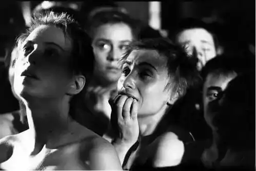 每日推荐一部每个人都应该看的战争电影辛德勒的名单
