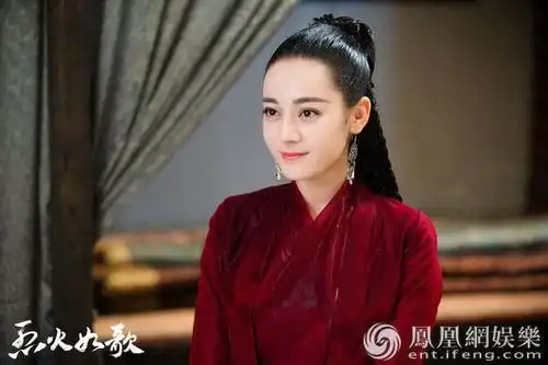 迪丽热巴从烈火如歌穿越yc盛典,dolcegabbana下的盛世美艳火了
