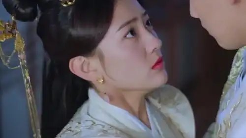 双世宠妃2接吻就接吻还说口渴了
