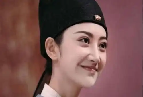 同样是女扮男装,郑爽景甜一眼识破,她却骗了我们整个童年