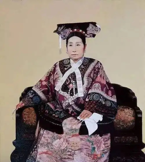 哀家不想见脏东西,拖出去乱棍打死慈禧一怒,伺候的人战战兢兢