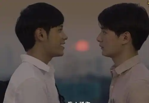 又一部好看泰剧,大三学长教头与新生学弟,从敌对到暗生情愫