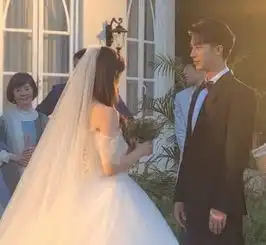 中版浪漫满屋来袭,男女主婚照太心动,一看就等不及想追啦
