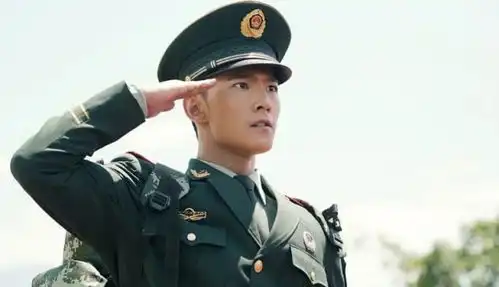 特战荣耀热度夺冠,导演评价杨洋的话让人酸了,这次他很幸运
