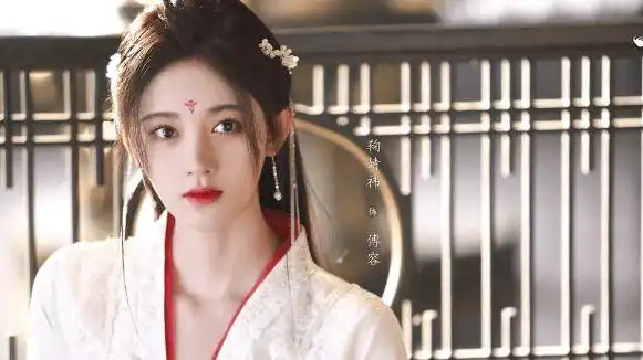 鞠婧祎新剧官宣,造型与新白娘子撞款,被指像做了半永久
