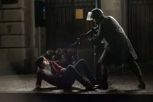 死了都要爱香港僵尸片与好莱坞丧尸片中的人鬼情未了
