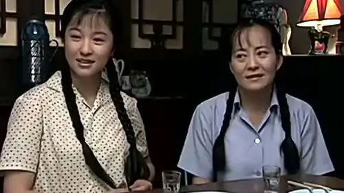 正阳门下春明重新找到工作,在贸易公司工作,家人聚餐庆祝
