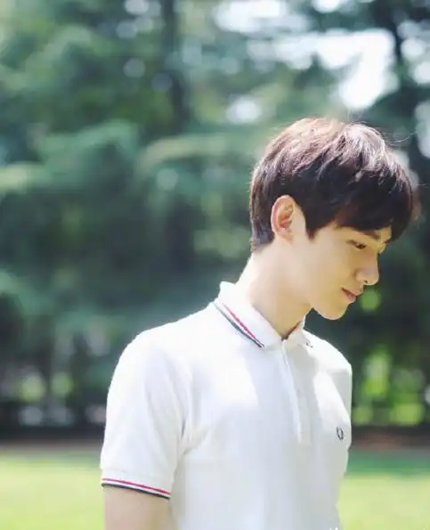 白敬亭说从学生时代保留到现在的特质是帅气是怎么回事,关于白敬亭学生时期的新消息多特软件资讯
