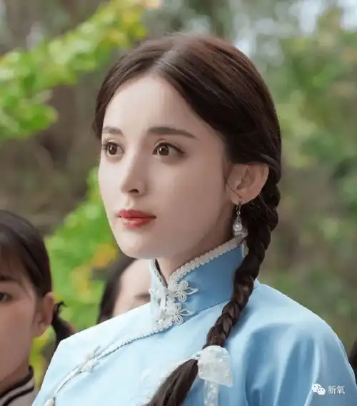 古力娜扎这波民国造型绝了,半透视裙性感得让人想尖叫