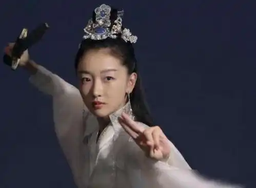 甜宠爱情剧来袭,男主很养眼,我却被周冬雨造型迷住了