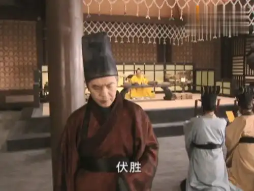 大明宫词二圣临朝的局面,百官觉得不妥,上奏折,请求皇帝废后
