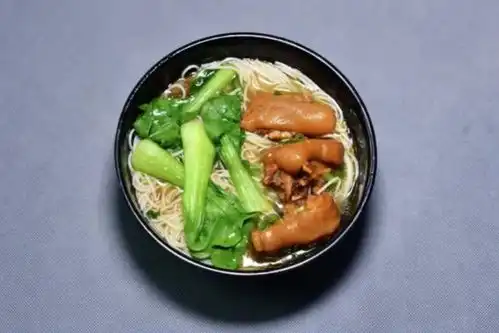 馋馋馋各大高校食堂猪脚面狂飙看饿了