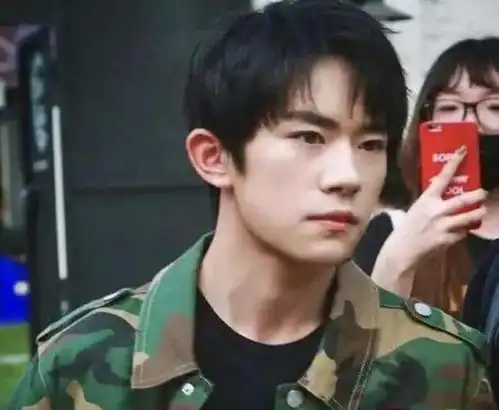 刘昊然为完成学业延毕,给易烊千玺树立好榜样,还有机会能同框