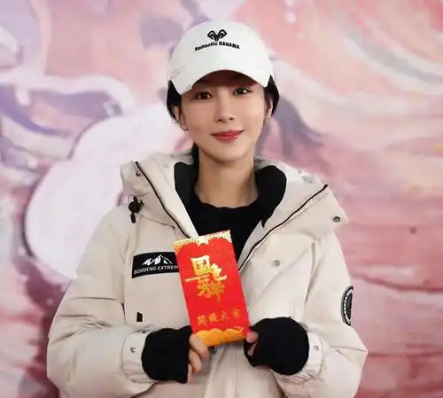 国色芳华杀青,看了杨紫的剧照,我才知道什么叫天选古人
