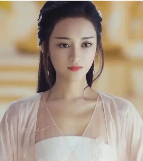 杨幂又捧出了一个白眼狼凭香蜜大火后,火速与杨幂解约
