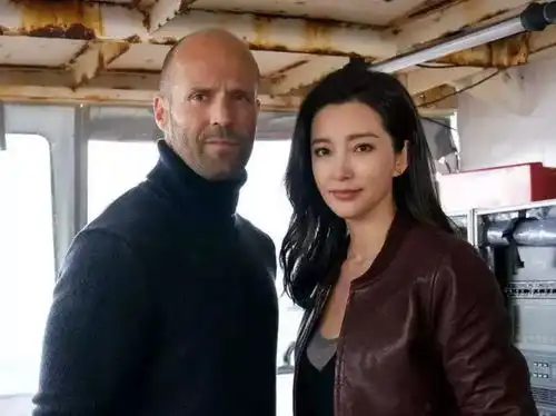 杰森斯坦森9岁照片曝光,原谅我不厚道的笑了
