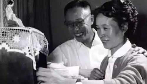 末代皇帝溥仪娶李淑贤后,总去医院注射药物,知道后气的闹离婚
